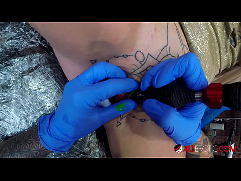 ❤️ Äärimmäisen tatuoitu hottie Sully Savage sai tatuoinnin klitorikseen Porno at fi.yespornpics-com.ru ❌️❤